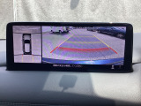 狭い場所での駐車やすれ違いなどでより的確な運転操作に役立つ360&deg;ビューモニターが装備されています。