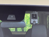 【ホンダセンシング】走行中に前方の車両等を認識し、衝突しそうな時は警報とブレーキで衝突回避と被害軽減をアシスト。より安全にドライブをお楽しみいただけます。