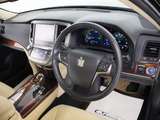 使いやすさや安全性を追求したステアリング周り!高級車ゆえにスイッチ類が多いのも特徴ですね!考え尽くされた配置ですぐに使いこなす事が出来ますのでご安心下さい!是非、体感してみて下さい!!