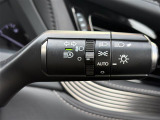 【オートライト(AUTO)】外の明るさをシステムが感知して、自動でヘッドライトが点灯します。ヘッドライトをつけ忘れを防ぐ便利機能です。