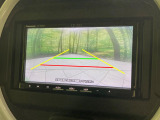【バックカメラ】駐車時に後方がリアルタイム映像で確認できます。大型商業施設や立体駐車場での駐車時や、夜間のバック時に大活躍!運転スキルに関わらず、今や必須となった装備のひとつです!