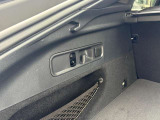納車前には、メーカー規定に基づき、認定中古車ならではのしっかりとした整備をしてからご納車させて頂きます。熟練のメカニックがお客様に届く事を思い、1台1台入念に点検、整備致します。