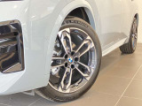 BMW純正アロイホイールはモデルやパッケージに合わせてデザインされています。洗練されたデザインで、足元の個性を引き立てます。