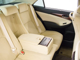 後席もVIP装備!後席センターコンソールの画像です!こちらのお車には、後席にもパワーシートが装備されています!更にオーディオなども後席から操作出来るなど豪華!ゲストに喜んで頂ける装備ですね!