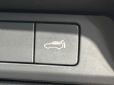 【パワーバックドア】スマートキーや運転席のボタンを押すだけでリアゲートが自動で開閉します!荷物を持っている時や、高い位置にあるバックドアを閉める際に便利な機能です♪