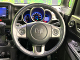 【純正革巻きステアリング】上質な革を使用することで、手にしっかり馴染みとても運転しやすいハンドルです♪