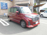 きれいなレッドメタリック系の車両です。