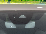 【i-ACTIVESENSE】走行中に前方の車両等を認識し、衝突しそうな時は警報とブレーキで衝突回避と被害軽減をアシスト。より安全にドライブをお楽しみいただけます。
