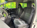 運転席シート廻りは使用感も少なく、良好な状態となっています。前オーナー様が丁寧に使っていたことがよくわかりますね。