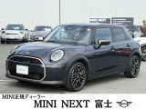 街乗り中心で使いやすいMINIをお探しの方に。後席と荷室に余裕があり、日常使いしやすい一台です。正規ディーラー認定中古車のため、遠方のお客様にもご安心してお乗りいただけます。