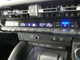 運転席・助手席は、ヒーター&ベンチレーション付シートです。暑い時期も寒い冬も快適に過ごせるうれしい装備です。