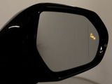 BSM(ブラインドスポットモニタ)!隣の車線を走る車両をレーダーで検知し、ドアミラーでは確認しにくい後側方エリアに存在する車両に加えて、急接近してくる車両も検知します。