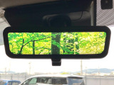 【デジタルインナーミラー】後席の大きな荷物や同乗者で後方が確認しづらい時でも安心!カメラが撮影した車両後方の映像をルームミラー内に表示。クリアな視界で状況の確認が可能です!