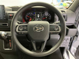 ステアリングから手を離さず、運転に集中したままオーディオ等の操作ができます。