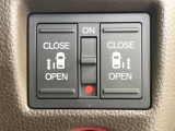 【両側パワースライドドア】スマートキーや運転席のスイッチで後席両側スライドドアの開閉が可能♪電動だから力を入れてドアを開ける必要が無く、小さなお子様でも簡単に開け閉めでき快適です♪