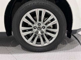 タイヤサイズは(235/55R18)で純正アルミホイールです。
