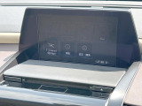 【メーカー純正ナビ】インテリアに溶け込むスタイリッシュな「専用設計」メーカーナビを装備♪視認性や操作性など基本性能にも優れ、より上質なカーライフをお楽しみいただけます。