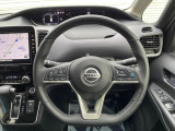 【純正革巻きステアリング】上質な革を使用することで、手にしっかり馴染みとても運転しやすいハンドルです♪