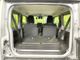 普段のお買い物や通勤、送迎等に十分な荷室スペースを確保しております。セカンドシートを倒すと、大きな荷物の積載も可能です♪
