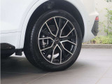 ●オシャレは足元からといいますが、車も同じく足元のエレガンスさで全体のイメージが変わります。