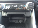 車が気になられましたらお電話かメールでお問い合わせください。他のお客様と商談が重なる場合が増えて来てますので事前にご確認ください。