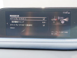 こちらのお車には先進安全装備が多数搭載されています。衝突被害を回避あるいは軽減するためのブレーキや、後方死角からの接近警報、車線逸脱を防止する警報装置など、詳しくはスタッフまでお尋ねください。