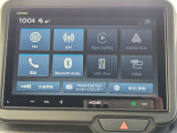 タッチ操作対応のディスプレイオーディオ。音楽再生や各種設定もスムーズに行えます。