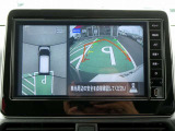 まるで空から見下ろしたかのような映像を映し出すアラウンドモニターだから、車庫入れもラクラクです!