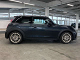 全てのMINIに全国のMINI正規ディーラーでご利用いただける保証をお付けしてご納車させていただいております(一部特殊車両を除く)。