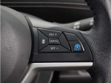 ◆アダプティブクルーズコントロール◆予め設定した車速内でクルマが自動的に加減速。前走車との適切な車間距離を維持しながら追従走行します。