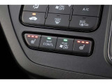 プレミアムラインはフロントシートヒーターに加え、2列目シートヒーターも装備し、後席の皆様も快適に過ごせます。