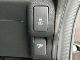 横滑りを防ぐVSAやCTBA等の安全機能のスイッチ類は運転席の右側、手の届きやすい位置にあります。