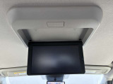 大迫力の11インチワイド後席専用モニターが車内をビッグな感動空間に♪お気に入りの映画を映せば、まるで移動するシアタールーム。長距離ドライブでもお子さまが退屈せず、ご機嫌に過ごせます。