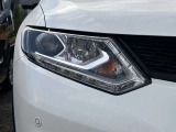 【LEDヘッドライト】悪天候や夜間走行時も良好な視界を確保し安心して運転できる高輝度LEDヘッドライトを装備!点灯速度も早く、消費電力も抑えれます。