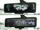 スマートルームミラーは、車両後方に設置されたカメラの映像を、ルームミラーに映し出すことで、死角をなくし、安全性を向上させることができます。また、夜間や雨天時でも、クリアな映像を映し出すことができます。