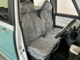 【運転席・助手席】内装ルームクリーニング済みです。しっかり綺麗にしていますので、是非、お確かめください。車に自信があるからこそ、是非一度ご来店頂き内外装も見てもらえると幸いです。