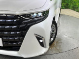 【LEDヘッドライト】悪天候や夜間走行時も良好な視界を確保し安心して運転できる高輝度LEDヘッドライトを装備!点灯速度が早く、消費電力も抑えられています。