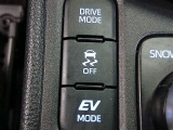 VSC(滑りやすい路面での横滑りを抑え車両の安定性を保つための機能)搭載ですが、雪道などから脱出する時はOFFすると脱出しやすくなる場合があります