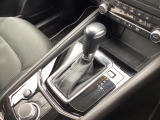 アクセルペダルを踏み込む量や速さに応じて変速パターンをし、人馬一体の運転感覚を発揮してくれる6速オートマ!
