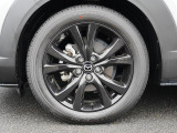 18インチ純正アルミホイールを装備。タイヤサイズは215/55R18となります。