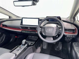 運転席まわりです。 各操作スイッチは使いやすい位置に配置されてます。
