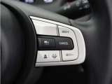 ◆アダプティブクルーズコントロール◆予め設定した車速内でクルマが自動的に加減速。前走車との適切な車間距離を維持しながら追従走行します。【LKAS】車線維持支援システムでステアリング操作を支援。