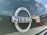 日産エンブレムはアイデンティティを示し、「至誠天日を貫く」という信念は、「強い信念があればその想いは太陽をも貫く、必ず道は開ける」という意味を表しています。