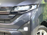 【LEDヘッドライト】悪天候や夜間走行時も良好な視界を確保し安心して運転できる高輝度LEDヘッドライトを装備!点灯速度が早く、消費電力も抑えられています。