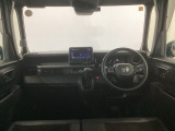 【前方視界】開放的な前方視界!運転がしやすく疲れにくいです♪窓が大きく、見通しがとっても良いおクルマですよ♪