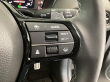 【アダプティブ・クルーズ・コントロール】予め設定した車速内でクルマが自動的に加減速。 前走車との適切な車間距離を維持しながら追従走行し、高速道路でのドライバーの疲労を軽減してくれる嬉しい機能付♪