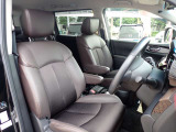 体を包み込んでくれるクッション性の高い運転席♪長距離お乗りいただいても快適にお乗りいただけます♪