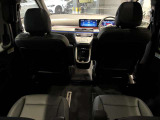 車両は屋内展示しておりますので天候に関係なくごゆっくりコンディションご確認頂けます。車両を倉庫へ保管している場合が御座いますのでご来店前に在庫確認頂けると幸いです。TEL072-784-8800