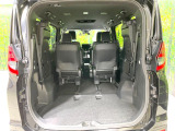 普段のお買い物や通勤、送迎等に十分な荷室スペースを確保しております。セカンドシートを倒すと、大きな荷物の積載も可能です♪
