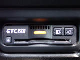 ■【ETC車載器】が装備されています。セットアップをしてお渡しとなり、ETCカードを差し込むだけで高速道路の利用が可能です。